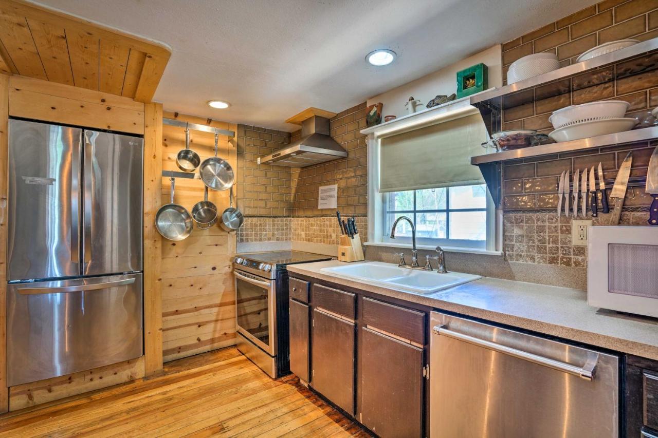 Waterfront Guadalupe River Lodge Home With Dock! Seguin Exterior foto